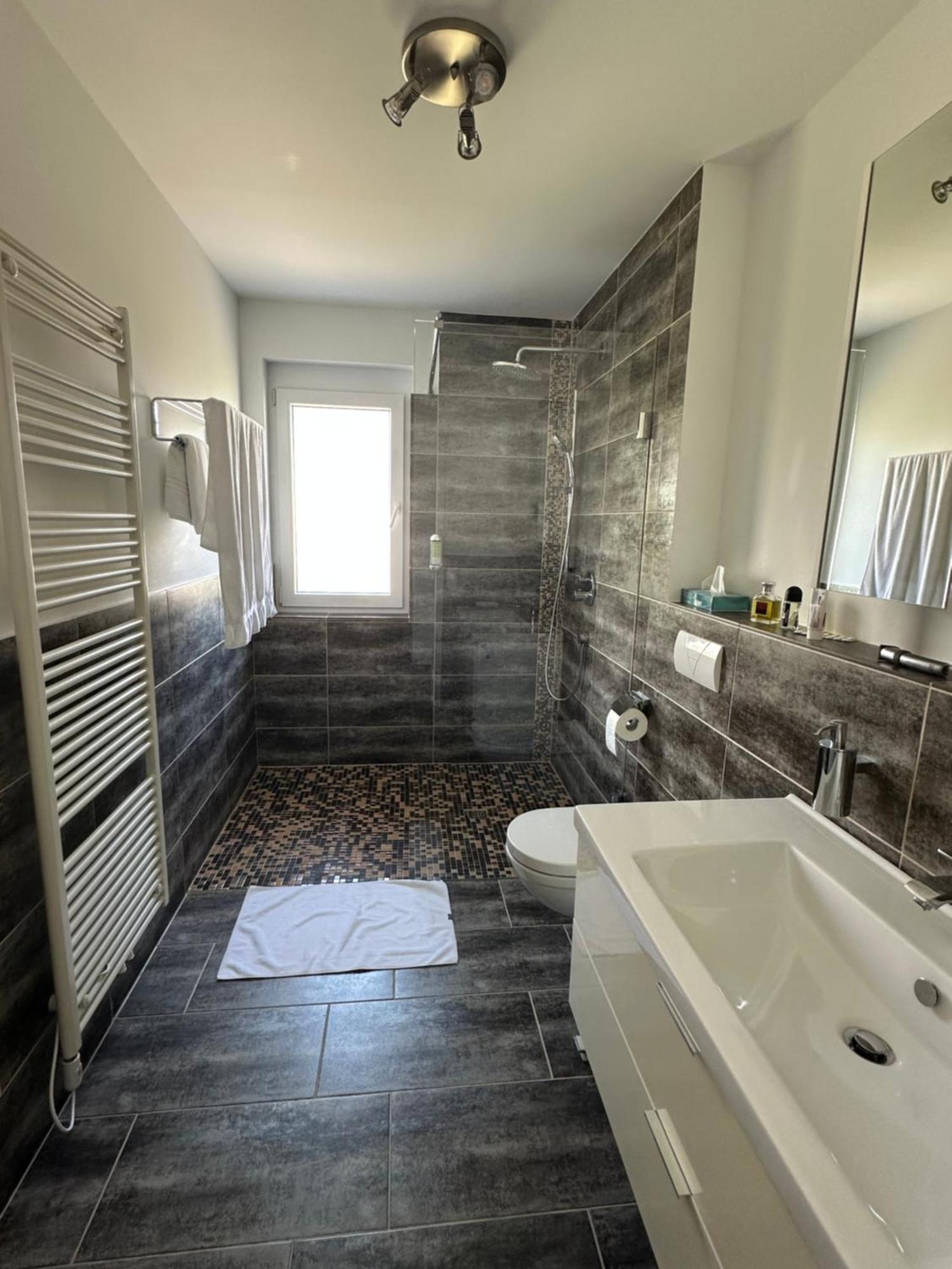 2-Zimmer-Ferienwohnung Mit Hotelservice Und 2 Balkons - Golf, Bike Und Wellness Im Markgraeflerland Bad Bellingen Kültér fotó